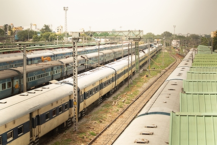 Trains Between Delhi and Mumbai